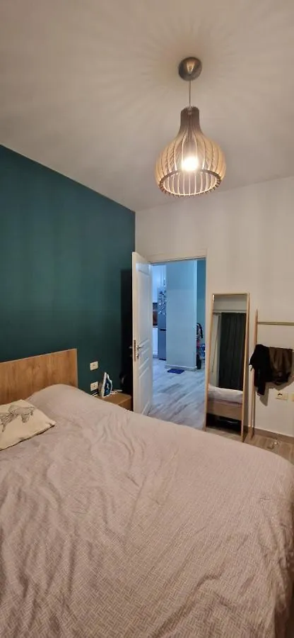 Cozy Apartament In Tirana Lägenhet