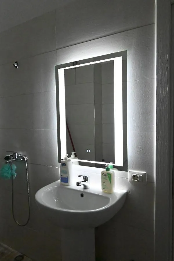 Cozy Apartament In Tirana Lägenhet